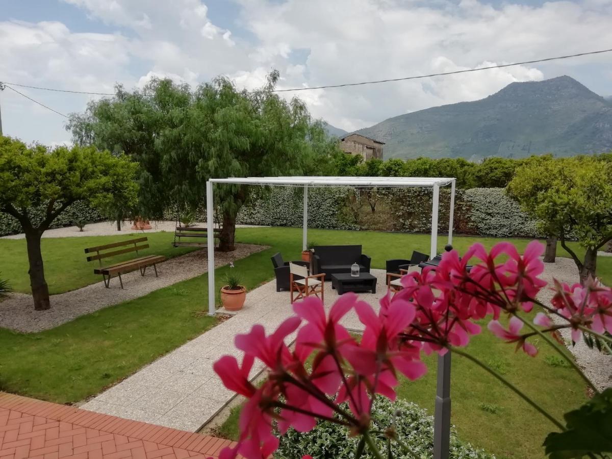フォンディ Il Giardino Delle Zagare Bed & Breakfast エクステリア 写真